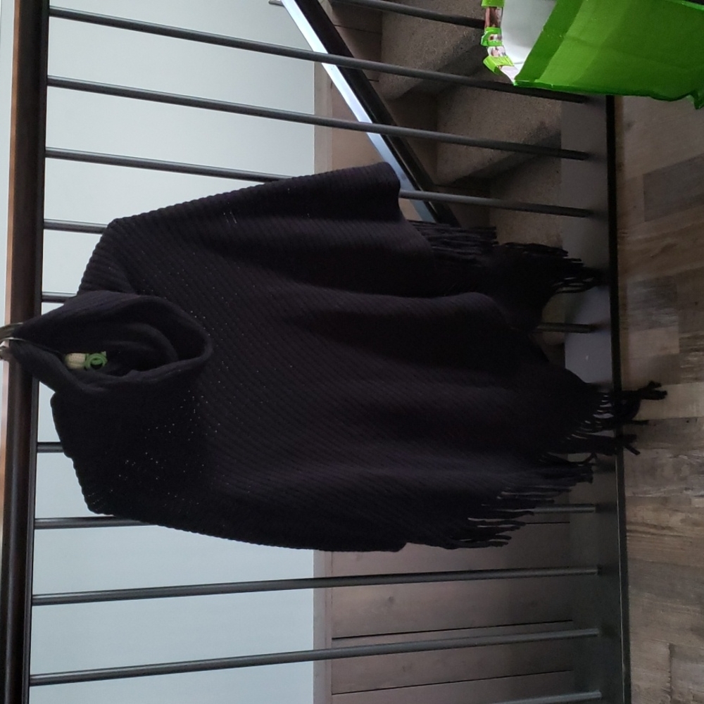 Popover with cowl or hood